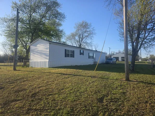 19215 Friendsville Ave, Mount Carmel, IL 62863