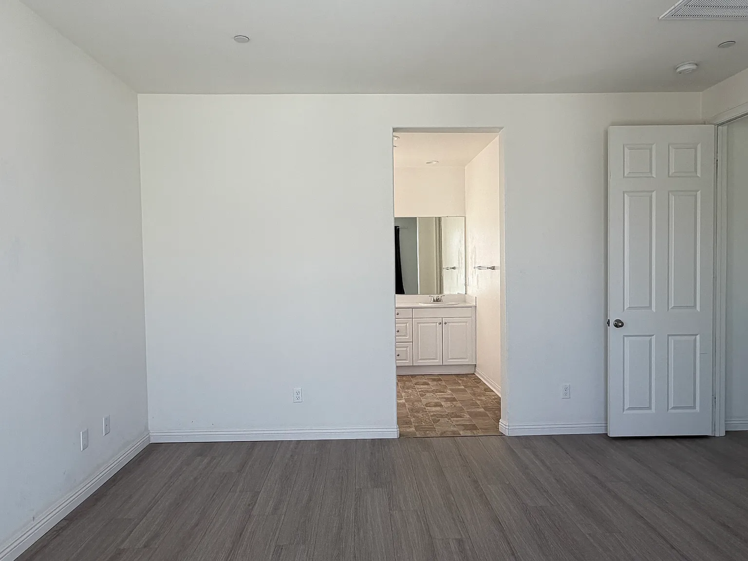 4 bed, 2.5 bath, 1939 sqft, $3,900 — Photo 4