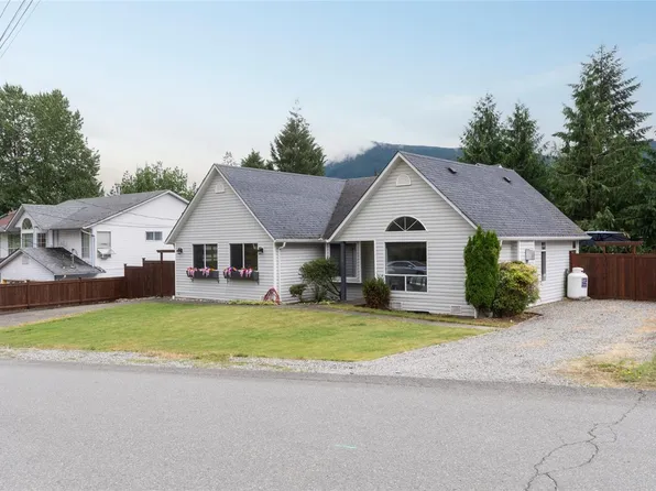 108 River Rd, Lake Cowichan, BC V0R 2G0