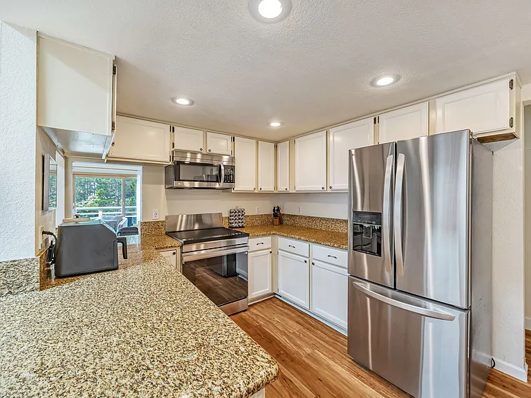 Madrona Ave — Photo 9