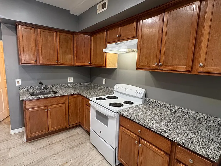 1108 N Bond St #1 — Photo 10