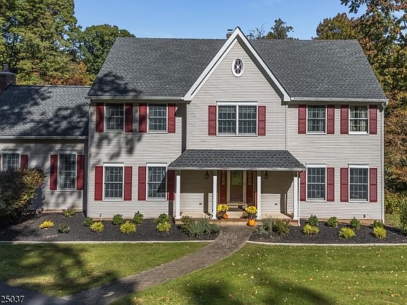 5th image of 73 Old Mountain Rd