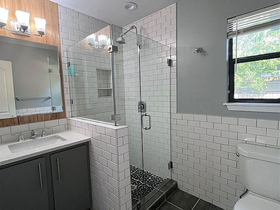 5th image of 504 Clover Ct