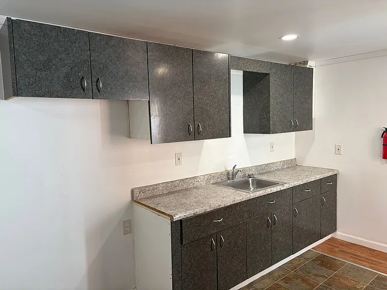 512 1/2 N Charlotte St — Photo 5