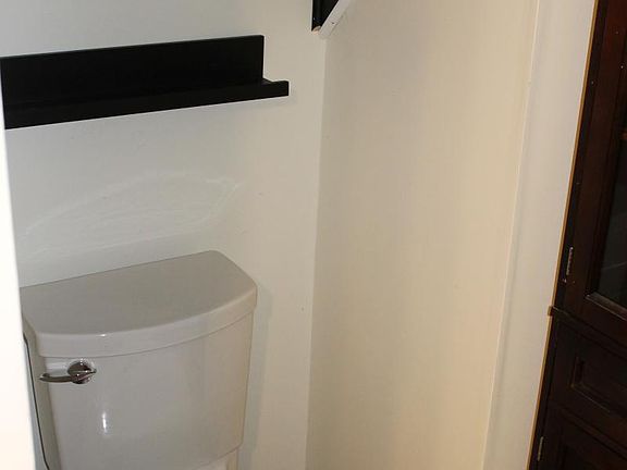 2nd image of 377 Windermere Blvd
