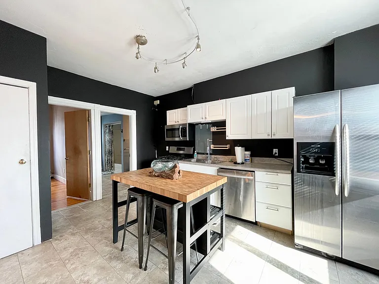 46 America St — Photo 3
