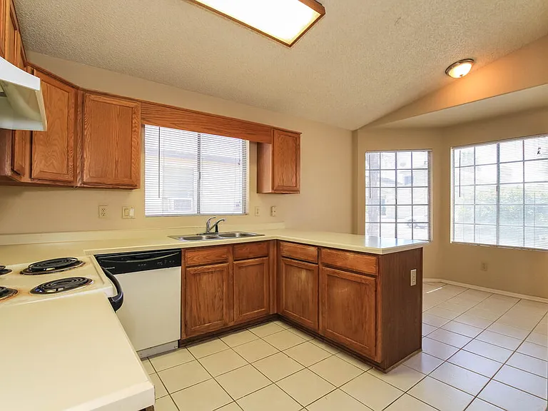 8864 W Morningside Dr — Photo 6