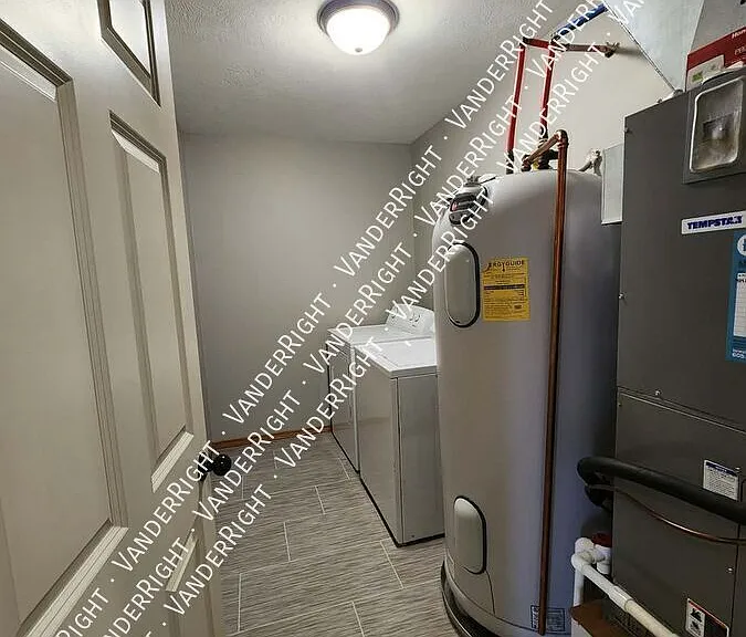 2220 N Devon Ave #207 — Photo 14