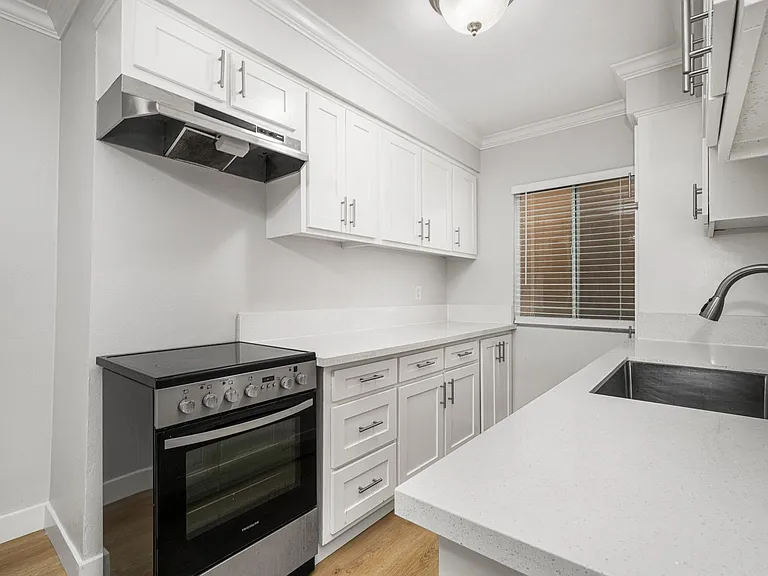 1750 Coronado Ave #6 — Photo 9