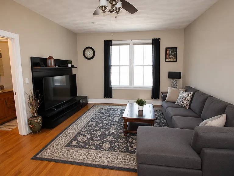 8 Common St #1 — Photo 1