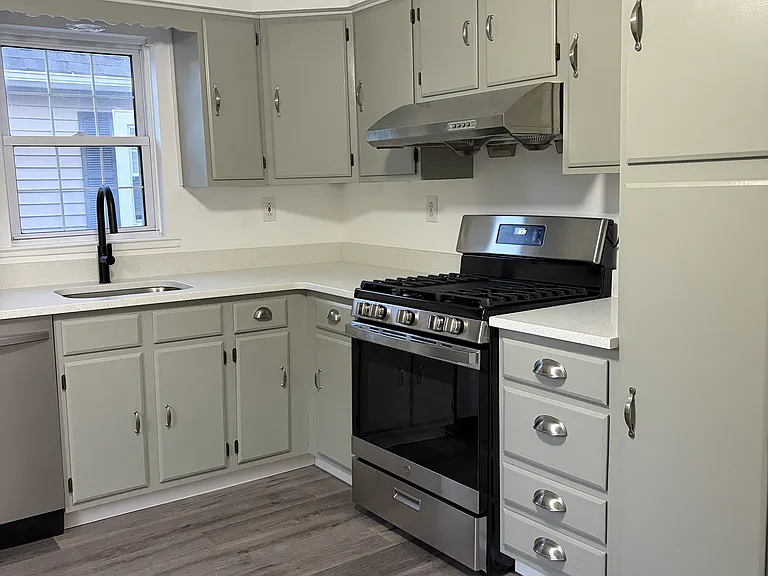 34 Evergreen Ave #B — Photo 4