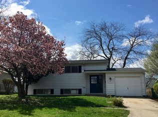 130 Homewood Dr, Genoa, IL 60135