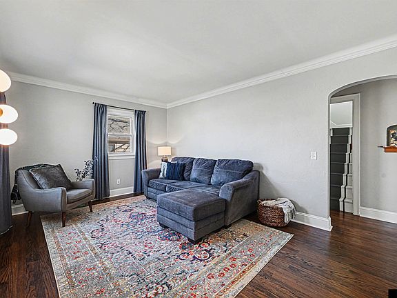 2nd image of 415 S Jackson St