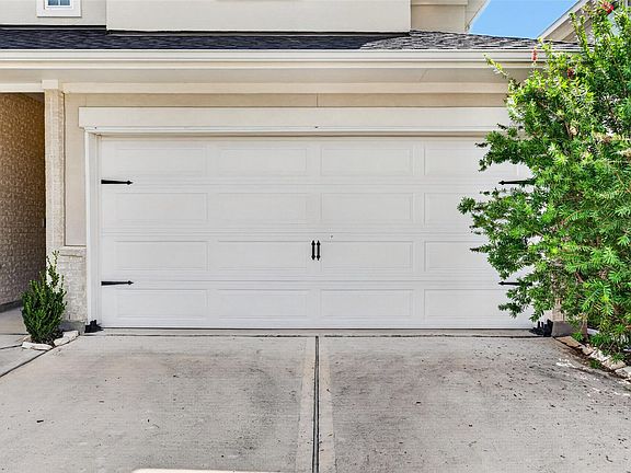 4th image of 4103 Sherman Oak Ln