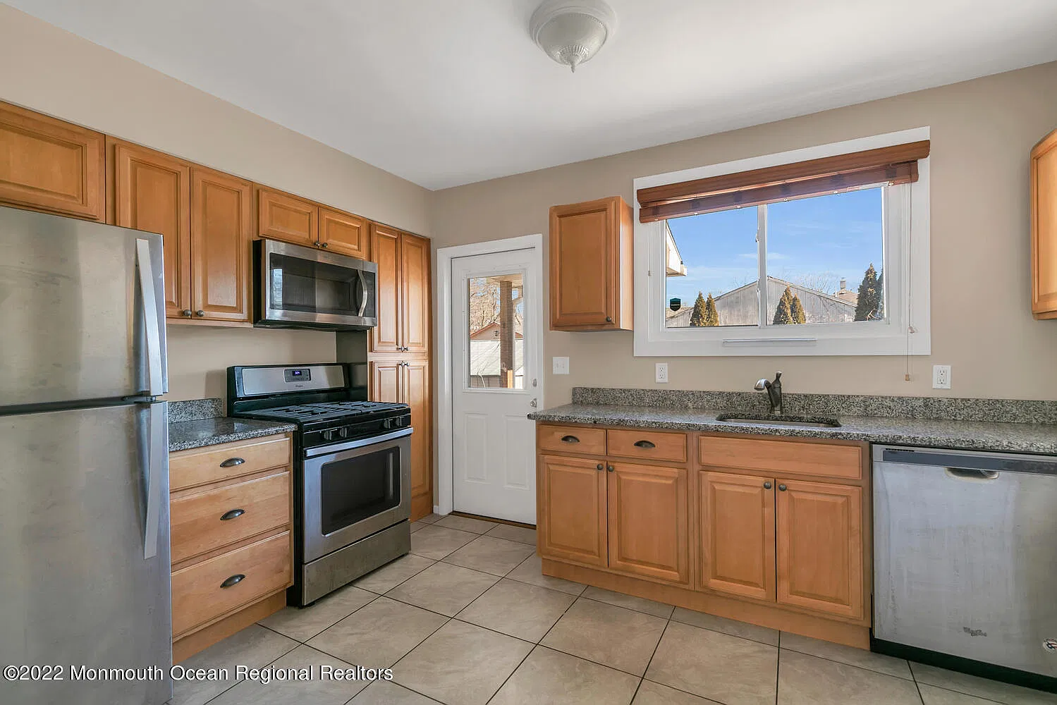 2 bed, 840 sqft, $2,350 — Photo 3
