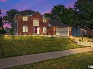 5122 N Rothmere Dr, Peoria, IL 61615