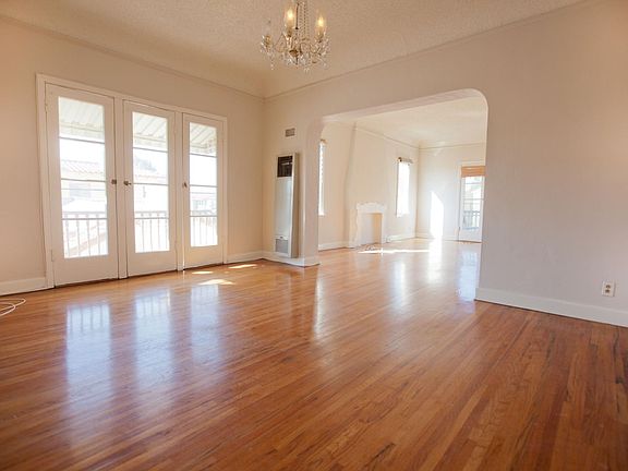 3rd image of 808 S Curson Ave