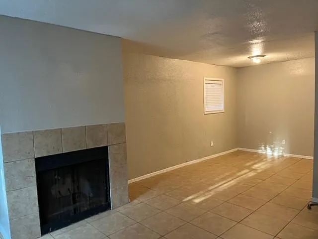 716 Memorial Mews St #A — Photo 5
