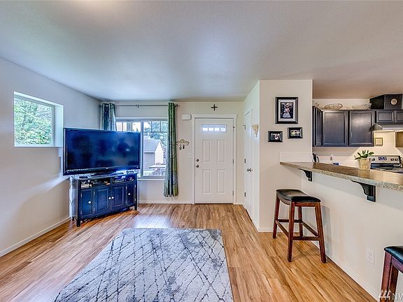 3rd image of 10714 NE Dawson Way