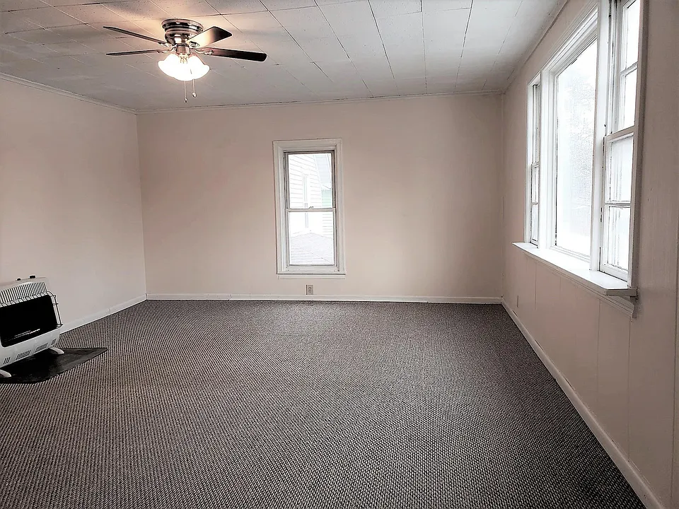 196 Adam St #2
