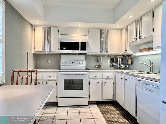 4th image of 4020 W Palm Aire Dr APT 503