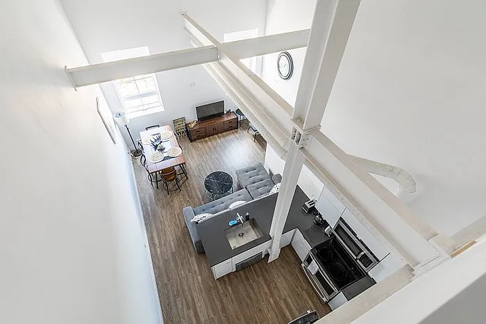 220 Dundurn St S — Photo 20