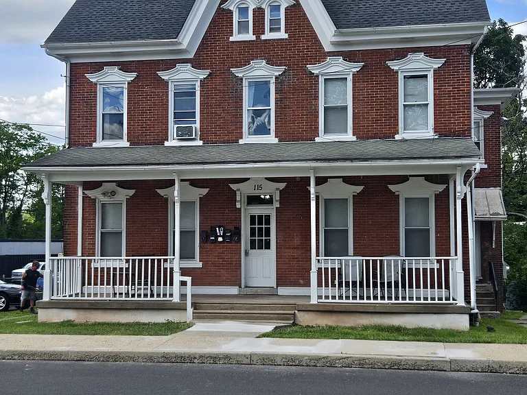 115 W Clymer Ave #4 — Photo 1