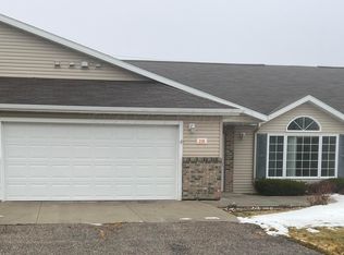 318 30th St N, Moorhead, MN 56560
