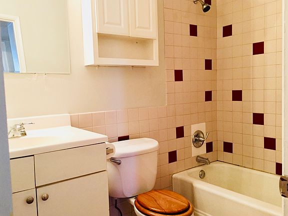 3rd image of 1344 E Don Carlos Ave