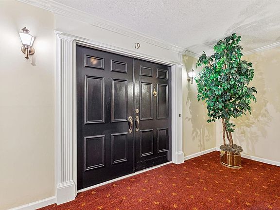 3rd image of 1525 Hampton Hall Dr APT 19