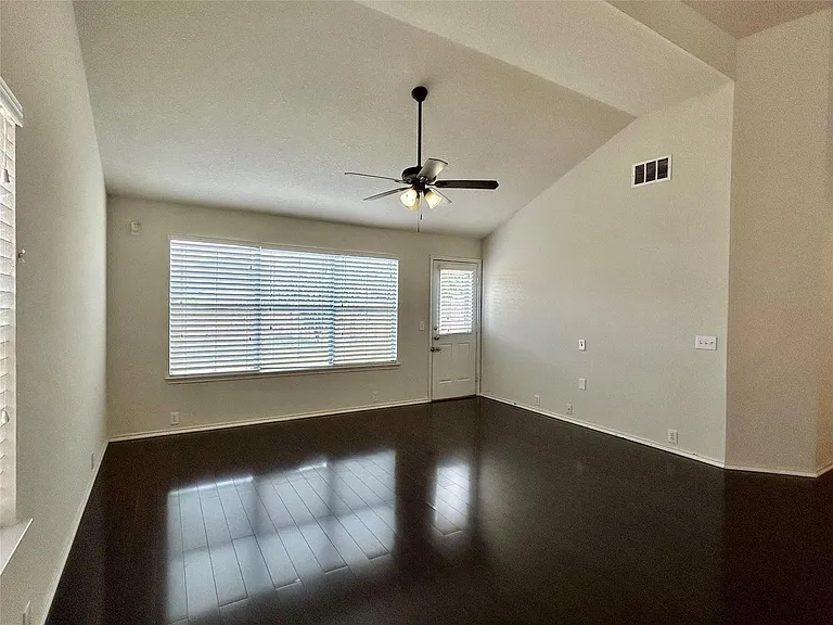 10623 Sugar Trace Dr — Photo 18