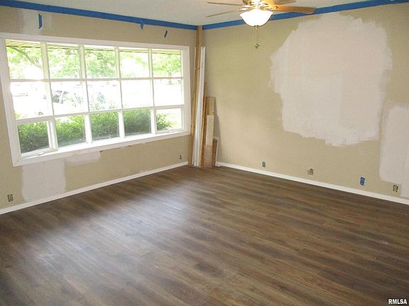 2nd image of 405 E Douglas St