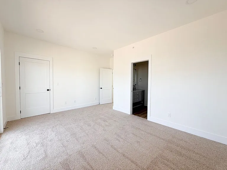 1385 Meridian St — Photo 27