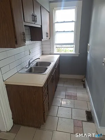 170 Franklin St #1 — Photo 4