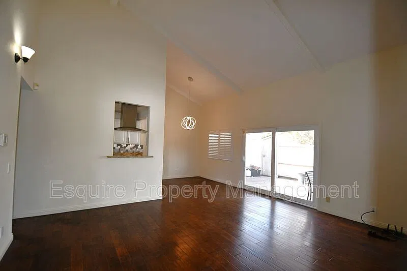 2 bed, 1.5 bath, 1019 sqft, $2,795 — Photo 1