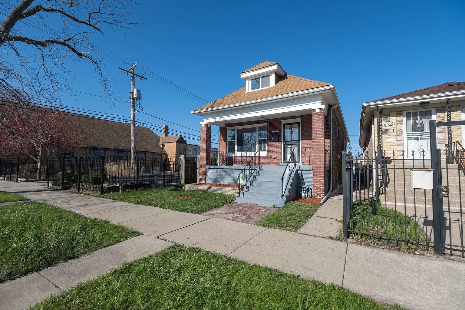 8638 S Justine St photo 1