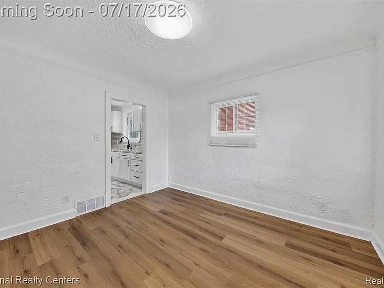 13527 Winthrop St — Photo 11