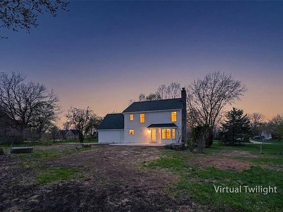 2nd image of 15327 Oakmont St