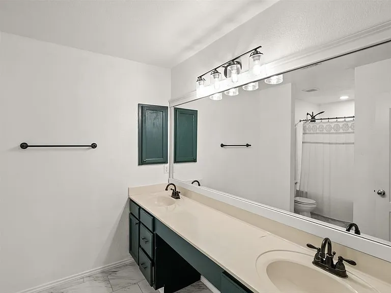 2411 Lavendale Ct — Photo 19