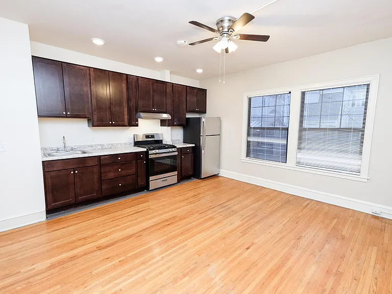 Garfield Court Apartments — Photo 11
