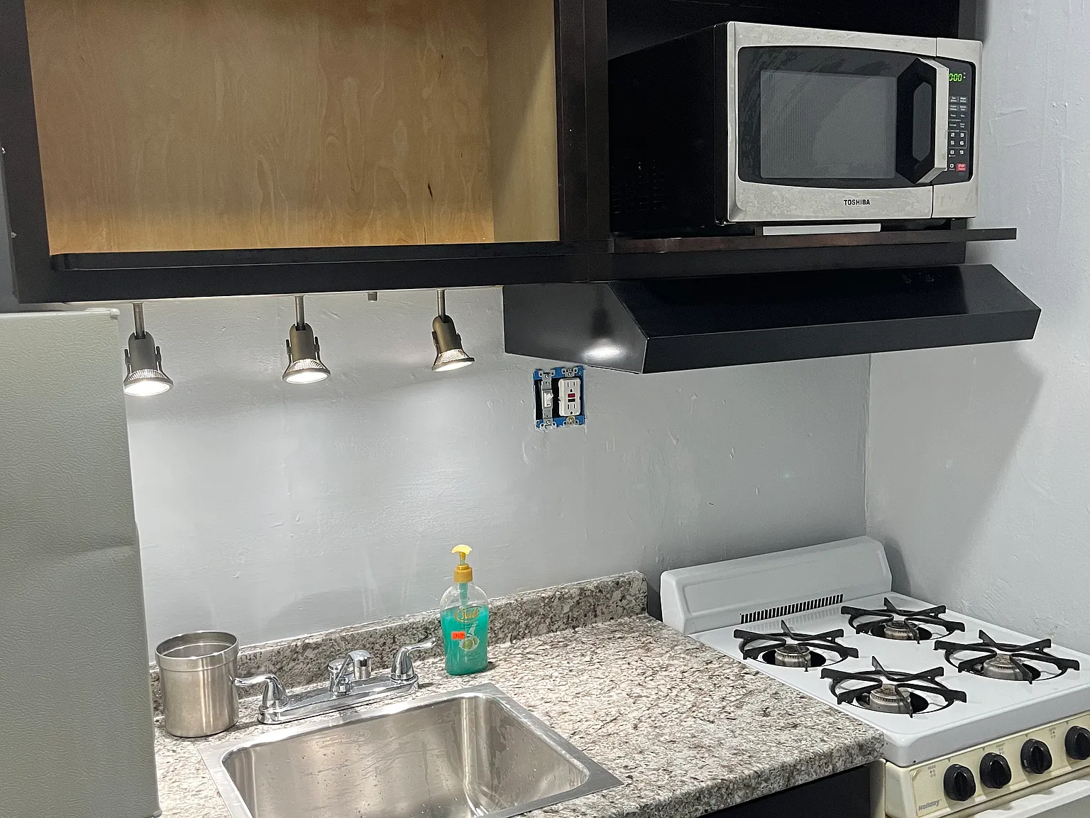 Studio, 400 sqft, $950 — Photo 3