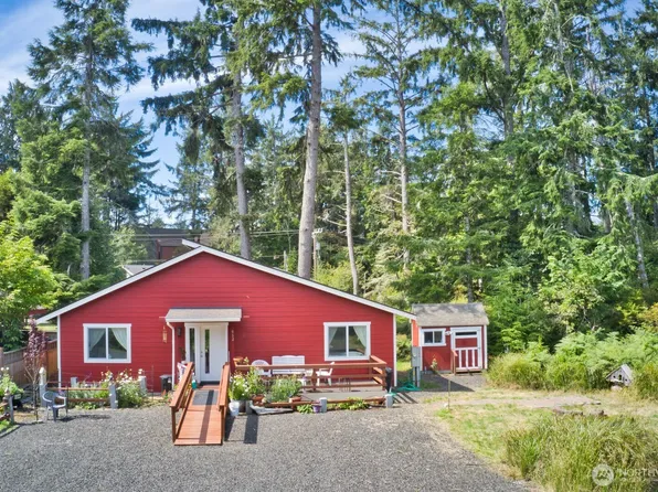 952 Washoe Ct SE, Ocean Shores, WA 98569