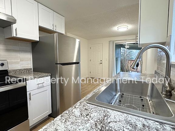 5th image of 820 196th St E