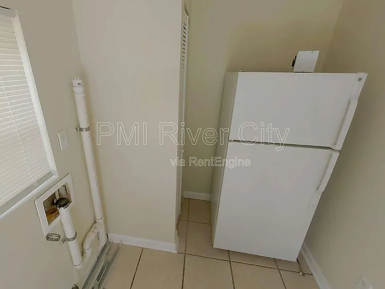 7923 Berry Ave — Photo 6