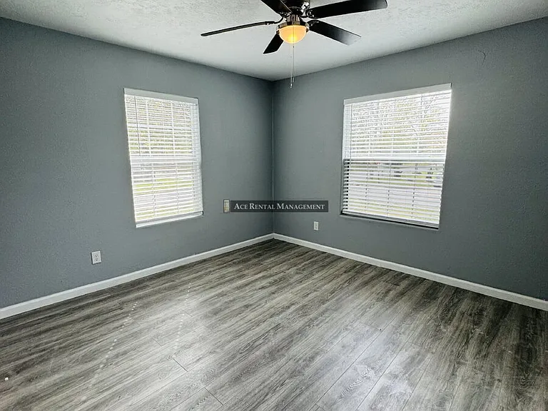 1 E Lutcher Ave #A — Photo 10