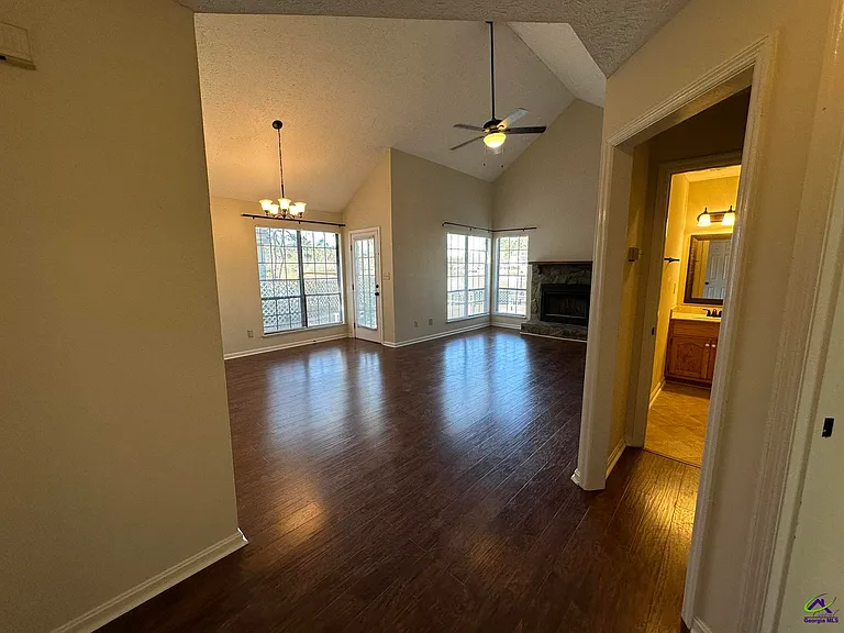 110 Island Blvd — Photo 3