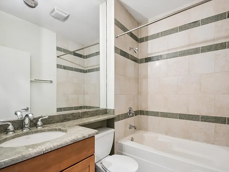 960 N Crosby St — Photo 15