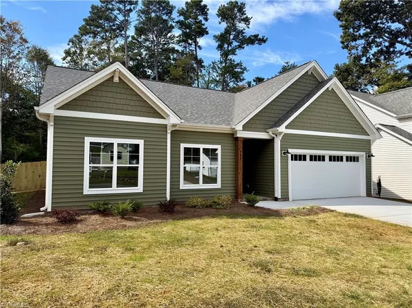 828 Vandar Dr, Winston Salem, NC 27106