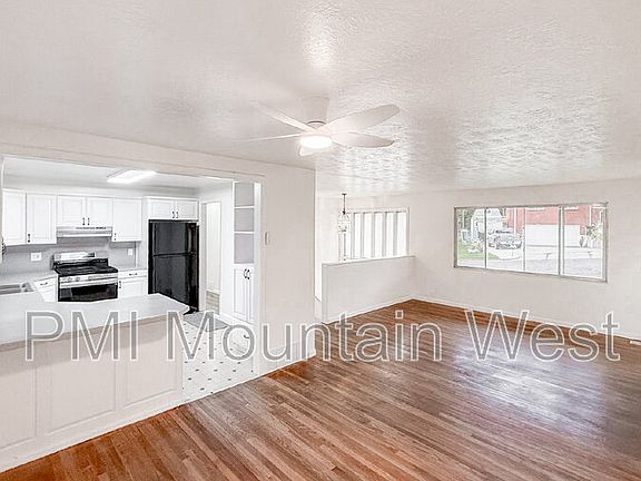 3rd image of 698 Doren Dr