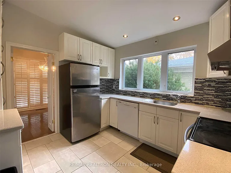 38 Bayberry Cres — Photo 10